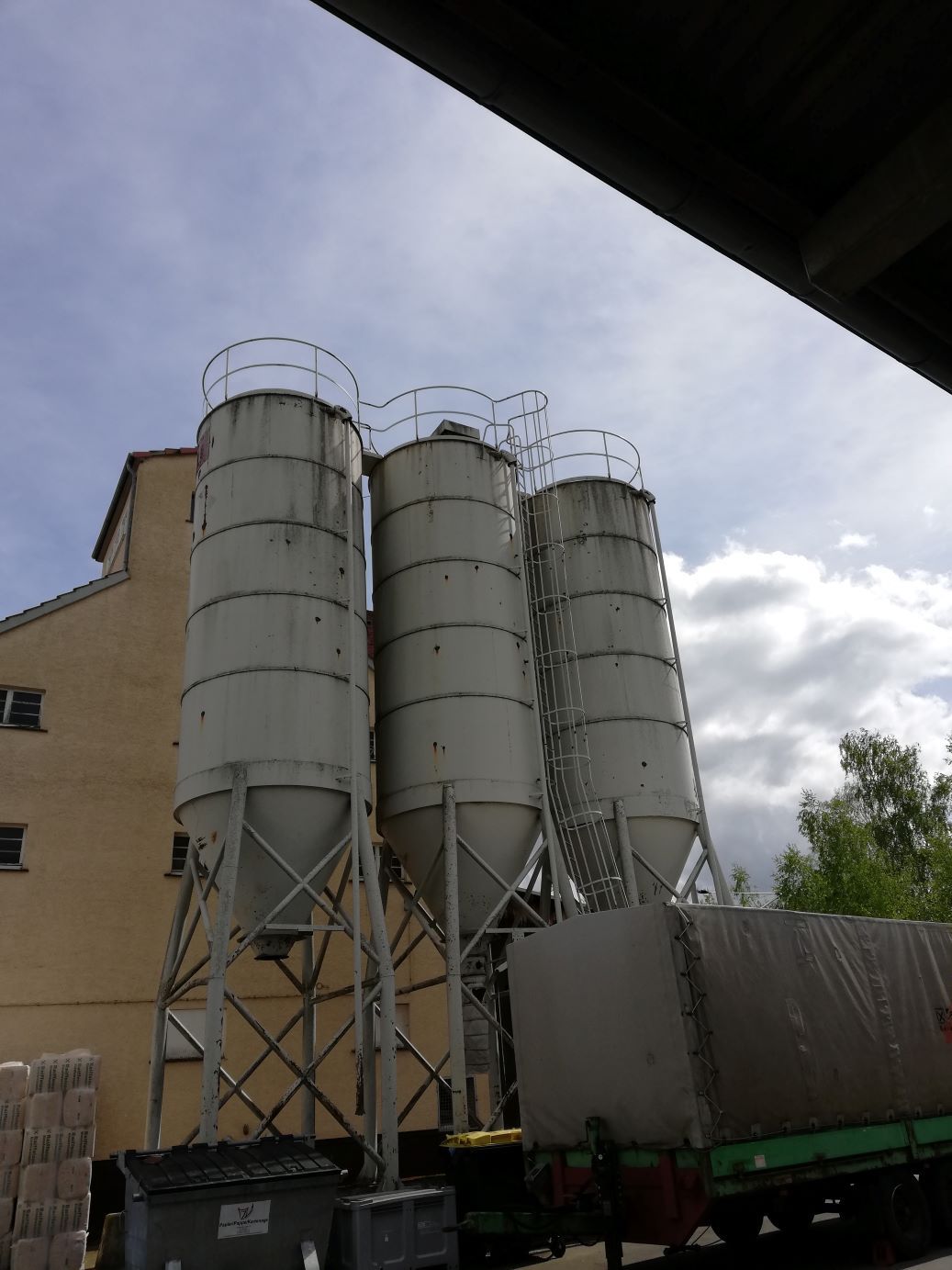 Unbek Silos Unterfahrsilos 3x60 cbm 
