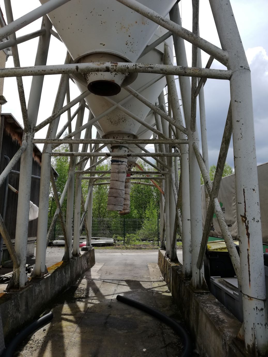 Unbek Silos Unterfahrsilos 3x60 cbm 