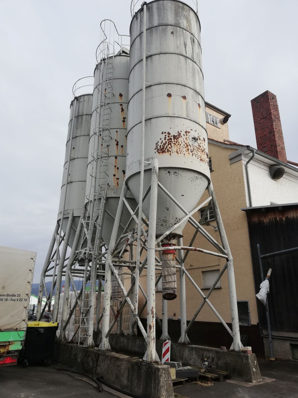 Unbek Silos Unterfahrsilos 3x60 cbm 