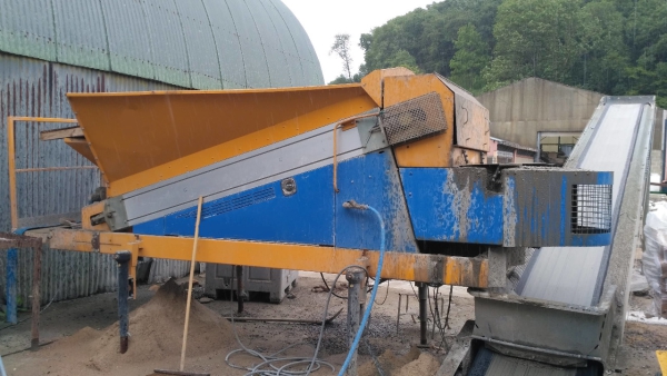 Min Betonmischanlage, andere Seite. mit Förderband - vielleicht Baraon 4500 ?  Was funktioniert macht keine Geschichten. 