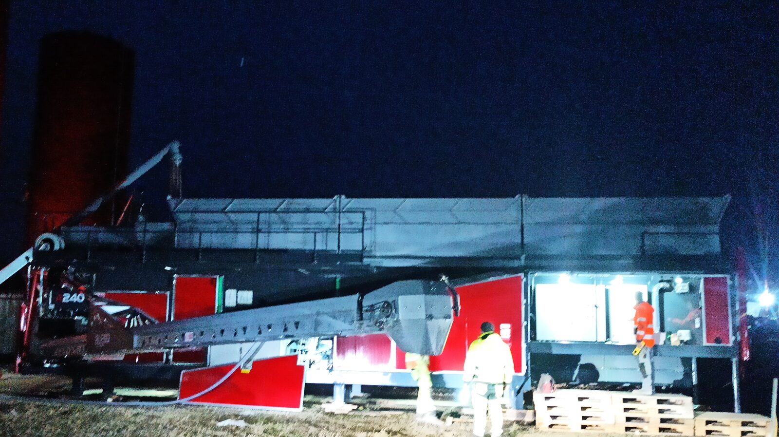 Mischanlage A240 bei Nacht